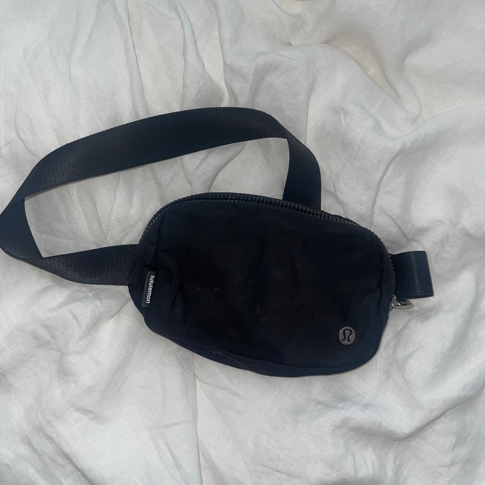 Lululemon Athletica everywhere belt bag, black